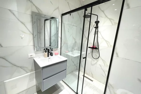 Shtepi ne shitje Apartament ne Tirane, Garsoniere, Mobilimi E mobiluar, Pagesa 65,000  Euro.