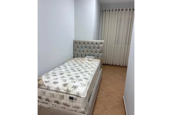 Shtepi me qera Apartament ne Tirane, 2+1, Mobilimi E mobiluar, Pagesa 800  Euro.