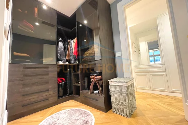 Shtepi ne shitje Apartament ne Tirane, 2+1, Mobilimi E mobiluar, Pagesa 369,000  Euro.