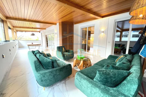 Shtepi ne shitje Apartament ne Tirane, 2+1, Mobilimi E mobiluar, Pagesa 369,000  Euro.