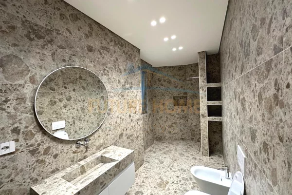 Shtepi me qera 2+1 ne Tirane - 2,200 Euro