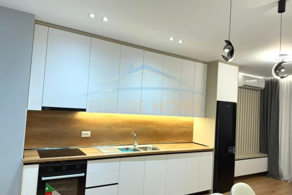 Shtepi me qera 2+1 ne Tirane - 1,300 Euro