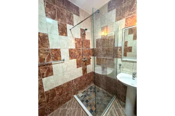 Shtepi me qera Apartament ne Tirane, 2+1, Mobilimi E mobiluar, Pagesa 450  Euro.