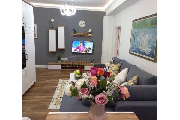 Shtepi me qera 1+1 ne Tirane - 750 Euro