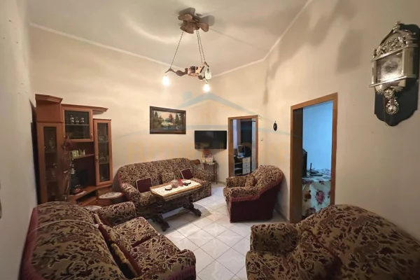 Shtepi me qera 3+1 ne Tirane - 900 Euro
