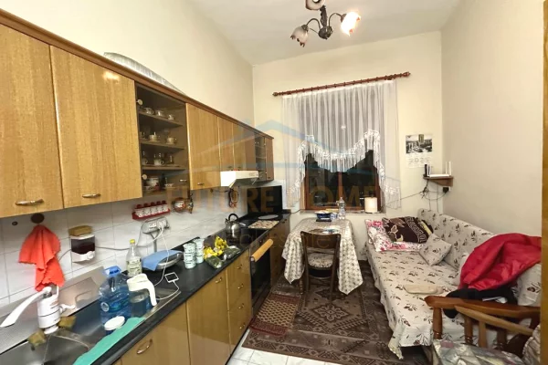 Shtepi me qera 3+1 ne Tirane - 900 Euro