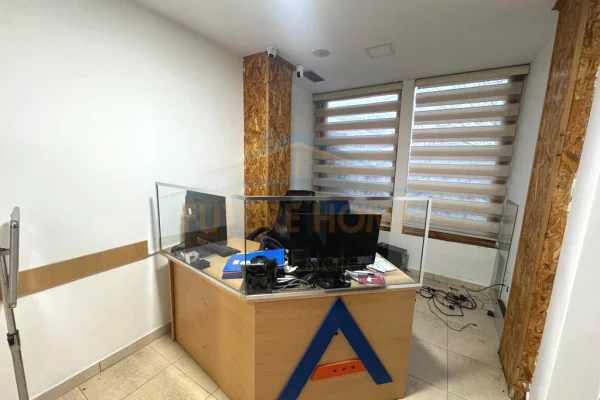 Ambient biznesi me qera 3+1 ne Tirane - 1,000 Euro