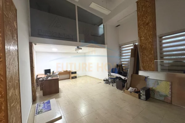 Ambient biznesi me qera 3+1 ne Tirane - 1,000 Euro