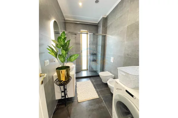 Shtepi me qera Apartament ne Tirane, 2+1, Mobilimi E mobiluar, Pagesa 2,100  Euro.