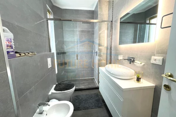 Shtepi me qera Apartament ne Tirane, 2+1, Mobilimi E mobiluar, Pagesa 2,100  Euro.