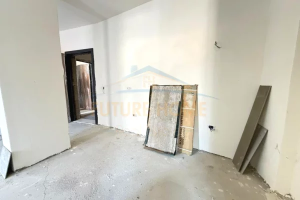 Shtepi ne shitje Apartament ne Tirane, 1+1, Mobilimi Bosh, pa mobiluar, Pagesa 128,400  Euro.