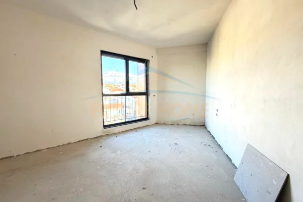 Shtepi ne shitje Apartament ne Tirane, 1+1, Mobilimi Bosh, pa mobiluar, Pagesa 128,400  Euro.