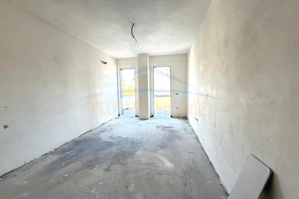 Shtepi ne shitje Apartament ne Tirane, 1+1, Mobilimi Bosh, pa mobiluar, Pagesa 128,400  Euro.