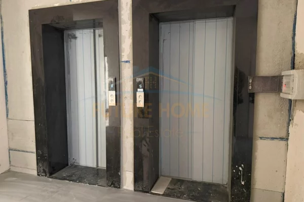 Shtepi ne shitje Apartament ne Tirane, Garsoniere, Mobilimi Bosh, pa mobiluar, Pagesa 86,400  Euro.