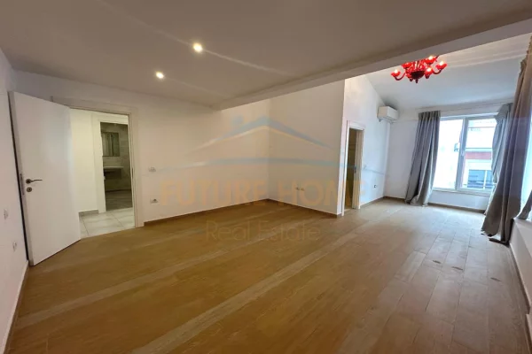 Penthouse (panoramic top floor) for sale in Tirana 7+1, In Part