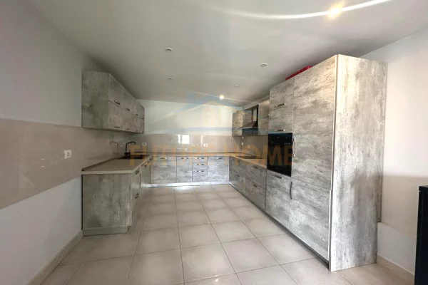 Penthouse (panoramic top floor) for sale in Tirana 7+1, In Part