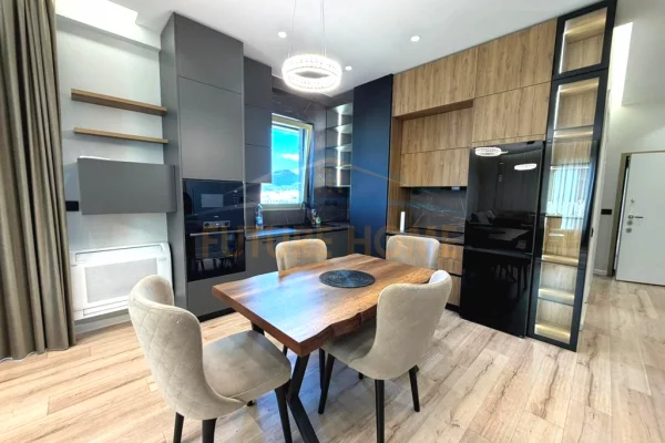 Shtepi me qera 2+1 ne Tirane - 2,100 Euro