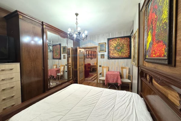 Shtepi me qera Apartament ne Tirane, 2+1, Mobilimi E mobiluar, Pagesa 700  Euro.