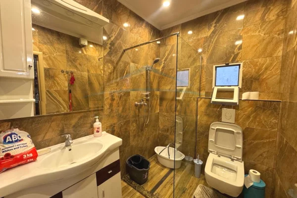 Shtepi me qera Apartament ne Tirane, 2+1, Mobilimi E mobiluar, Pagesa 700  Euro.