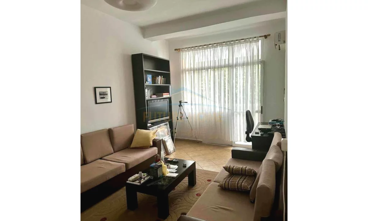 Shtepi ne shitje Apartament ne Tirane, 1+1, Mobilimi E mobiluar, Pagesa 170,000  Euro.