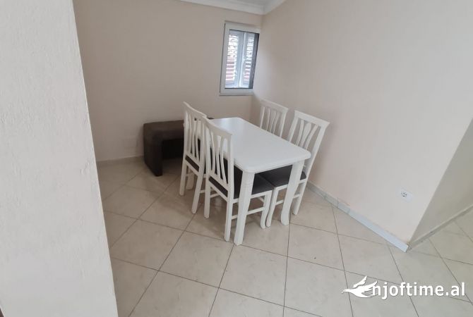 Shtepi me qera Shtepi Private ne Tirane, 2+1, Mobilimi E mobiluar, Pagesa 45,000  Leke.