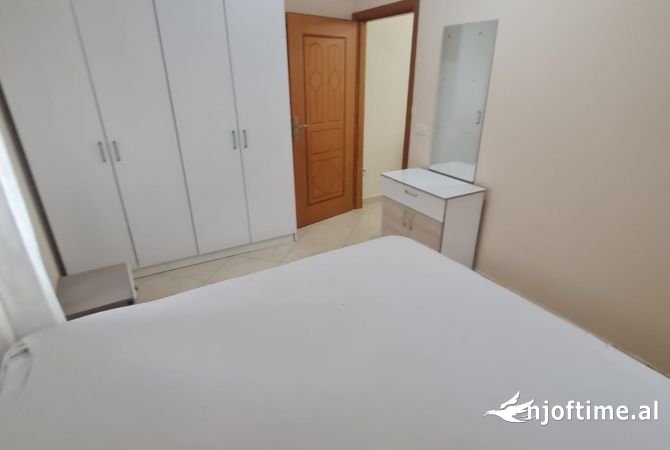 Shtepi me qera Shtepi Private ne Tirane, 2+1, Mobilimi E mobiluar, Pagesa 45,000  Leke.