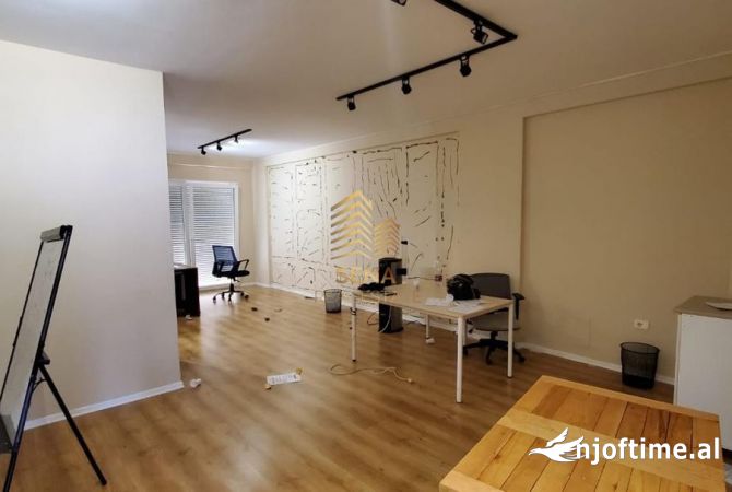 Ambient biznesi me qera 1+1 ne Tirane - 1,000 Euro