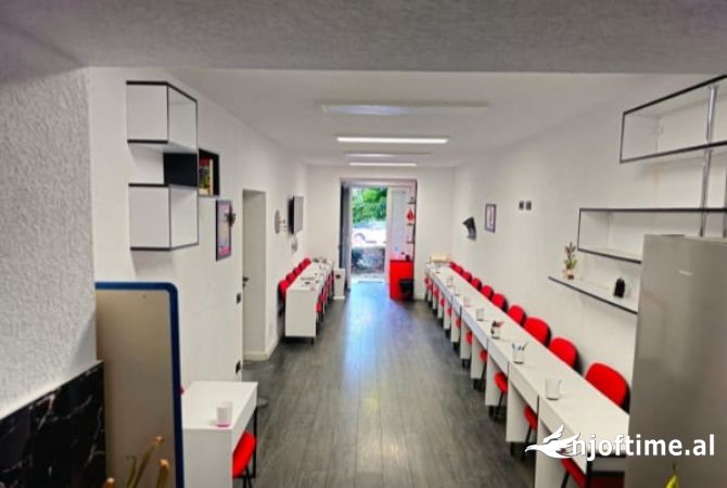 Ambient biznesi me qera 1+1 ne Tirane - 700 Euro