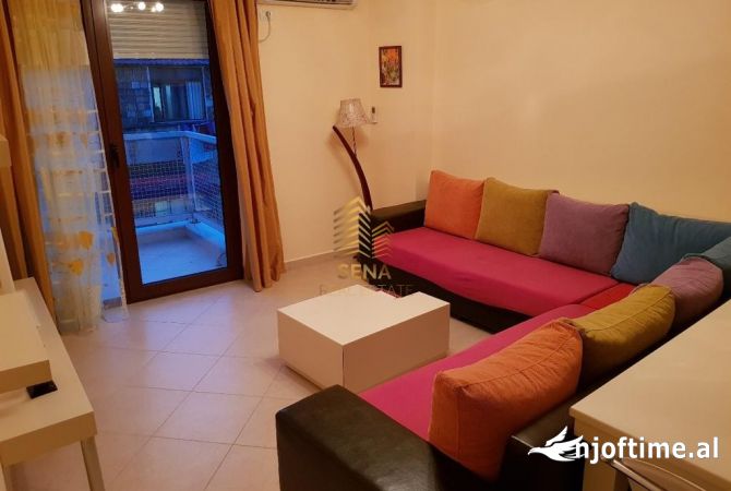 Shtepi me qera 2+1 ne Tirane - 670 Euro