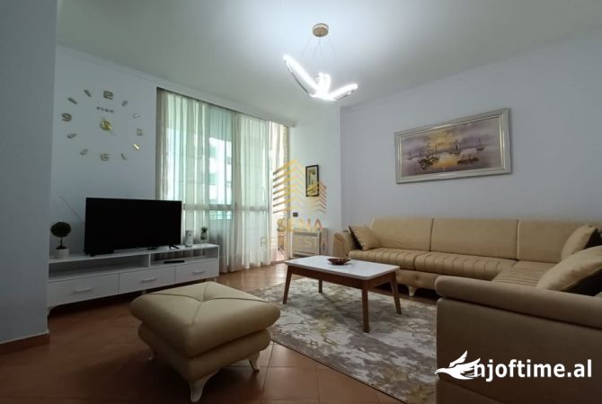 Shtepi me qera 2+1 ne Tirane - 800 Euro
