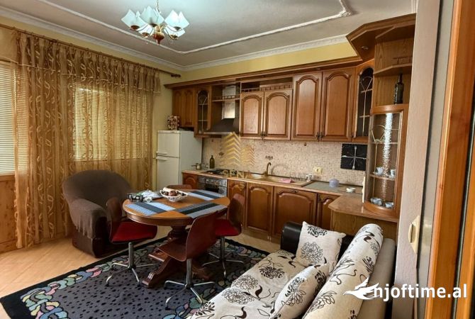 Shtepi me qera 2+1 ne Tirane - 400 Euro