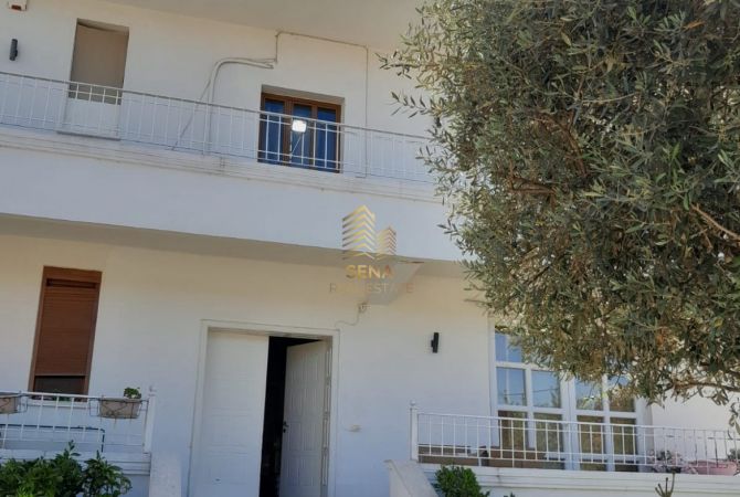 Shtepi me qera 7+1 ne Tirane - 1,500 Euro