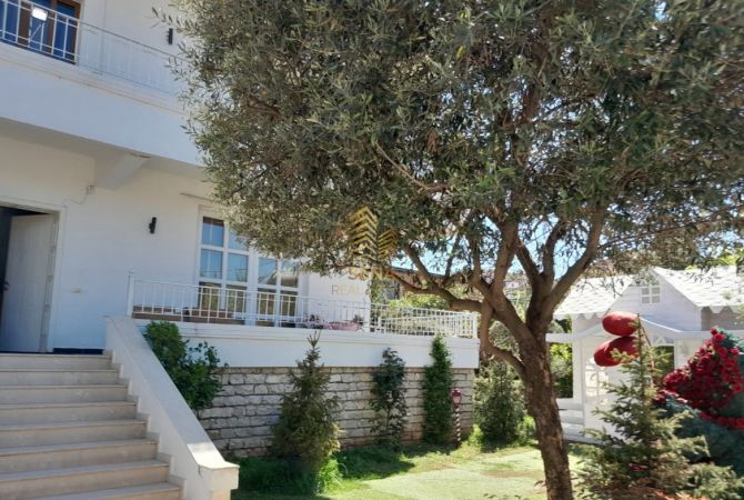 Casa in affitto 7+1 a Tirana - 1,500 Euro