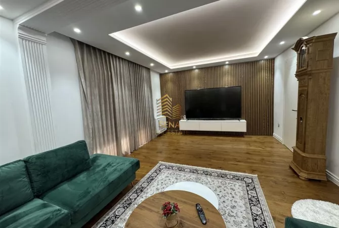 Shtepi me qera 3+1 ne Tirane - 2,000 Euro