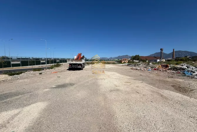 Truall ose Toke ne Tirane - 2,500 Euro