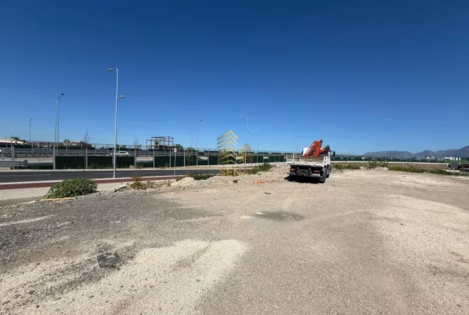 Truall ose Toke ne Tirane - 2,500 Euro