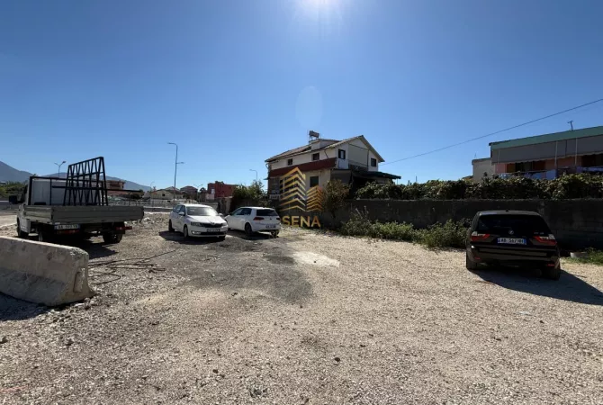 Truall ose Toke ne Tirane - 900 Euro