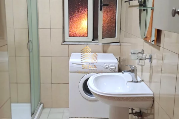 Shtepi me qera Shtepi Private ne Tirane, 1+1, Mobilimi E mobiluar, Pagesa 450  Euro.