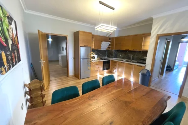 Shtepi me qera 3+1 ne Tirane - 1,200 Euro