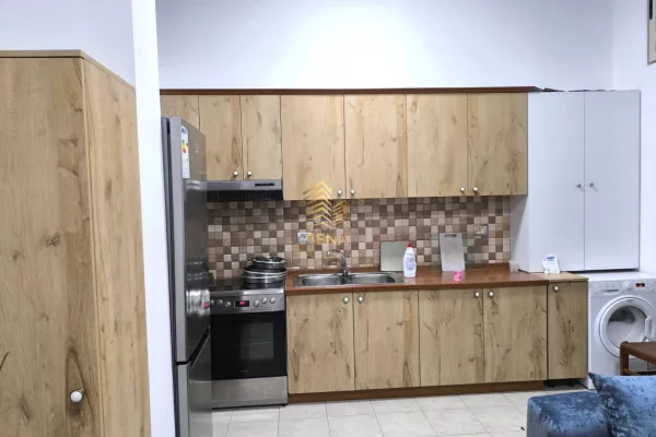 Shtepi me qera 1+1 ne Tirane - 40,000 Leke