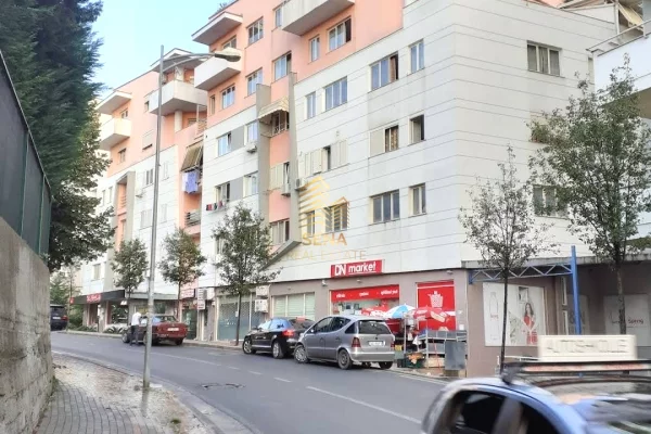Ambiente Commerciale in Affitto 1+1 a Tirana - 40,000 Leke