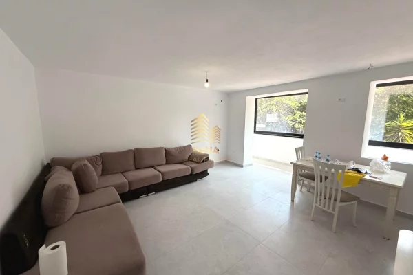 Ambient biznesi me qera 1+1 ne Tirane - 800 Euro