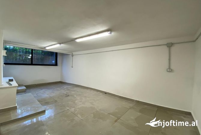 Ambient biznesi me qera 3+1 ne Tirane - 900 Euro