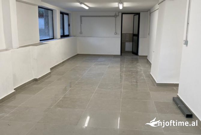 Ambient biznesi me qera 3+1 ne Tirane - 900 Euro