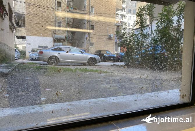 QIRA NJESI KOMERCIALE PRANE BLV. ZOGU I PARE