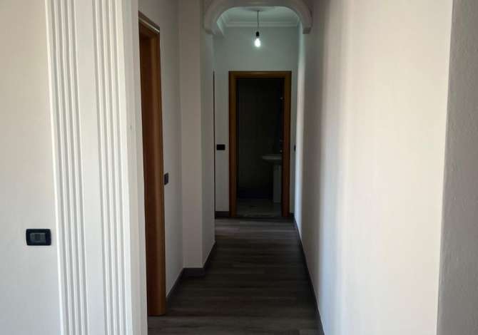 Shtepi ne shitje Apartament ne Tirane, 2+1, Mobilimi Pjeserisht e mobiluar, Pagesa 122,000  Euro.