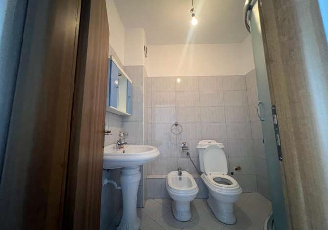 Shtepi ne shitje Apartament ne Tirane, 2+1, Mobilimi Pjeserisht e mobiluar, Pagesa 122,000  Euro.