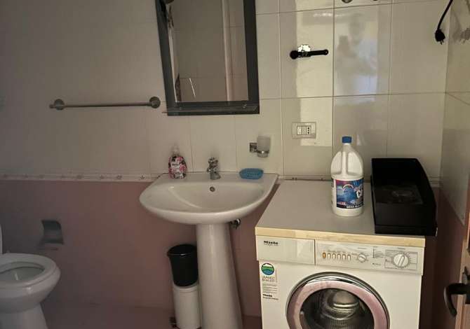 Shtepi ne shitje Apartament ne Tirane, 1+1, Mobilimi E mobiluar, Pagesa 82,000  Euro.