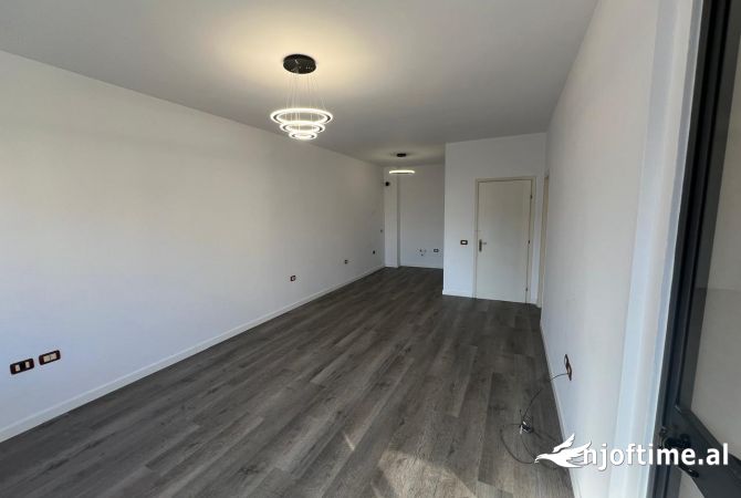 Shtepi ne shitje Apartament ne Tirane, 1+1, Mobilimi Bosh, pa mobiluar, Pagesa 90,000  Euro.