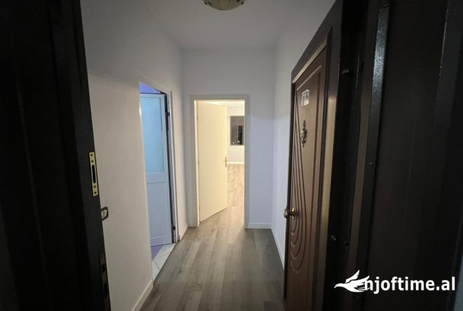 Shtepi ne shitje Apartament ne Tirane, 1+1, Mobilimi Bosh, pa mobiluar, Pagesa 90,000  Euro.